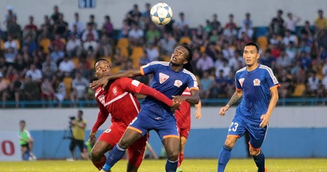 HLV Miura phải chứng kiến trận đấu bạo lực nhất mùa giải V-League
