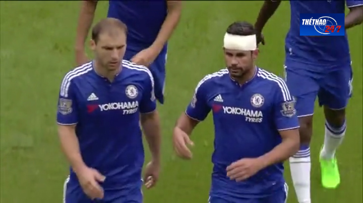 VIDEO: Nổi cáu vì dính cùi chỏ, Diego Costa đòi tẩn Fernandinho