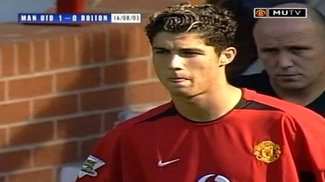 VIDEO: Xem lại pha đi bóng ngẫu hứng của Ronaldo trong ngày ra mắt Man Utd