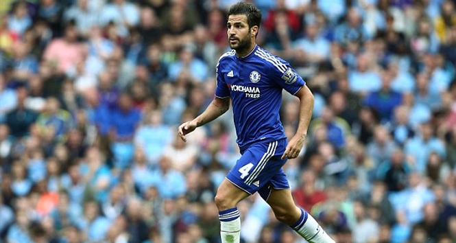 Không phải hàng thủ, Fabregas mới là điểm yếu của Chelsea