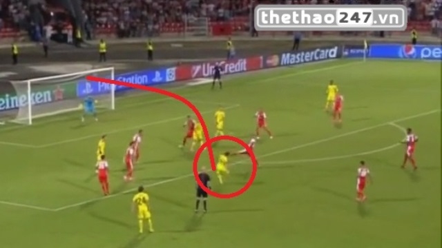 VIDEO: Pha ghi bàn đẳng cấp của 1 hậu vệ tại vòng play-off Champions league