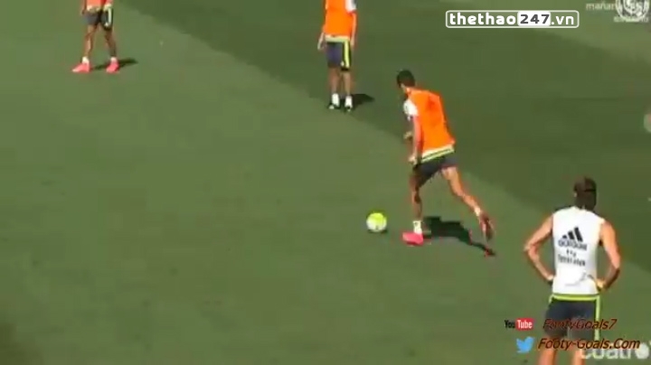 VIDEO: CR7 tìm lại được cảm giác sút phạt trong buổi tập của Real