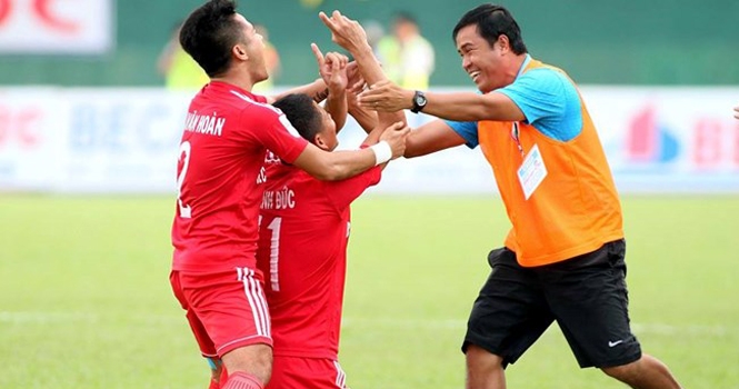 Vùi dập Thanh Hóa, Bình Dương xây chắc ngôi đầu