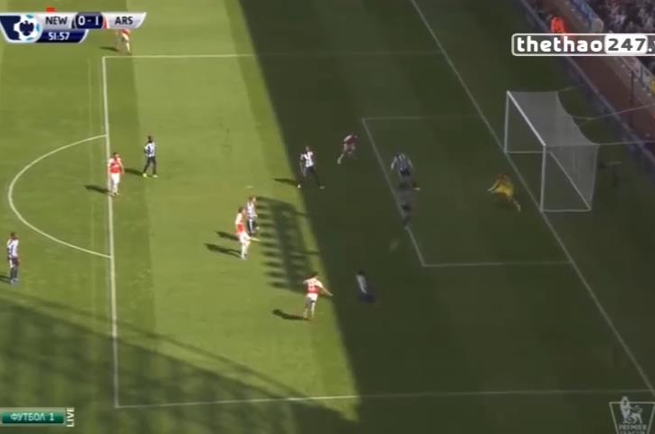 VIDEO: Coloccini đá phản lưới nhà sau cú dứt điểm của Chamberlain