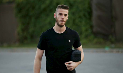 Thủ thành David de Gea nhận lời cảnh báo đầu tiên