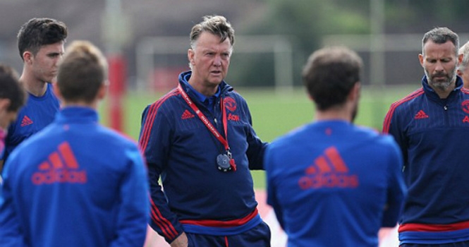 Vì sao cầu thủ MU và Van Gaal nảy sinh mâu thuẫn?