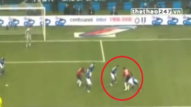 VIDEO: Pha bóng Kaka làm khổ hàng phòng ngự Inter