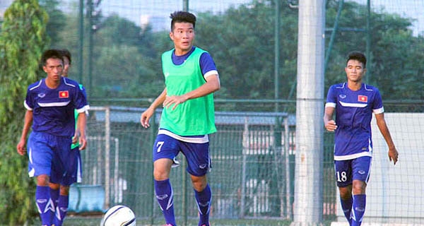 Đón kỷ lục gia trẻ tuổi, U19 Việt Nam tập bài mới
