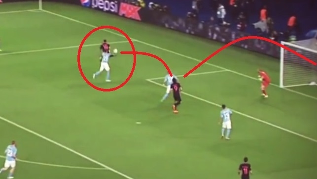 VIDEO: Pha kiến tạo siêu việt của Ibrahimovic cho Cavani ghi bàn