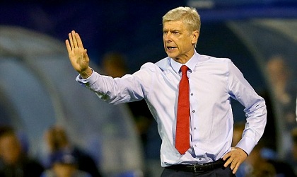 HLV Wenger nhận kỉ lục đáng buồn sau trận thua Dinamo Zagbreb