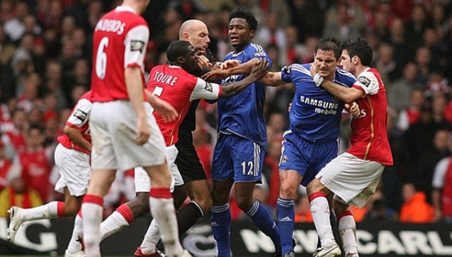 VIDEO: Những khoảnh khắc nảy lửa trong các trận derby giữa Chelsea vs Arsenal