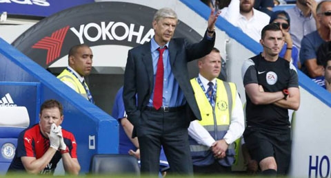 Thua trận, HLV Wenger chỉ trích trọng tài và Costa