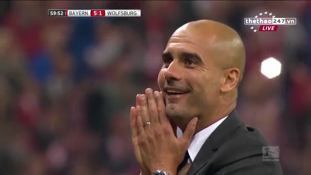 VIDEO: Phản ứng hài hước của HLV Guardiola khi Lewandowski ghi bàn thắng thứ 5