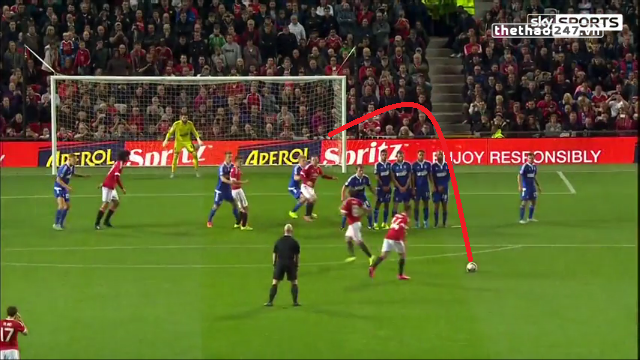 VIDEO: Andreas Pereira sút phạt như Beckham vào lưới Ipswich Town