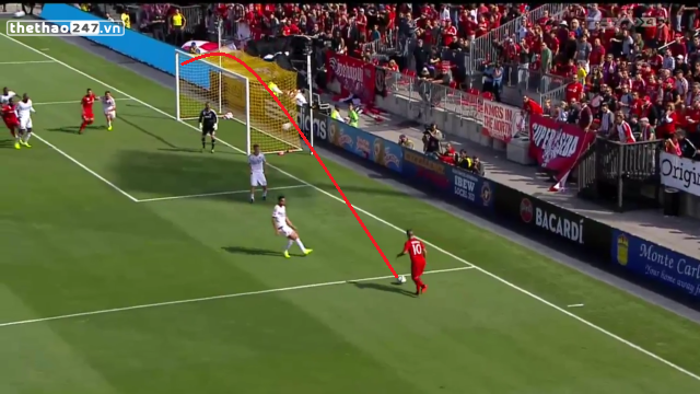 VIDEO: Pha vẩy má ngoài ghi bàn từ góc siêu hẹp tại MLS