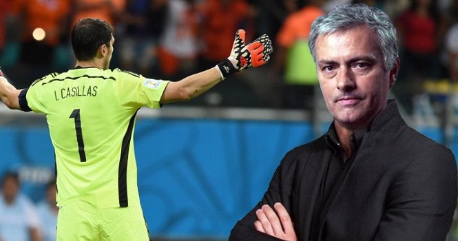 Casillas 'đá đẹp' Mourinho trên Twitter