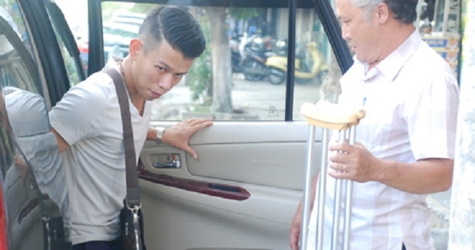 Anh Khoa được phẫu thuật sau nửa tháng 'ôm' chấn thương