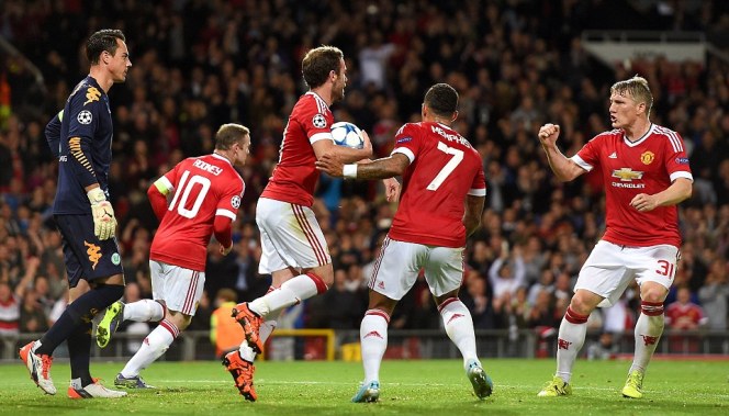 Highlights Man Utd - Wolfsburg: Người hùng Mata