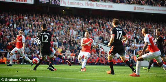 VIDEO: Ozil ghi bàn thắng đầu tiên ở mùa giải mới vào lưới MU