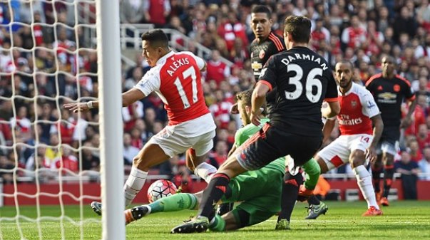 VIDEO: Sanchez đánh gót tinh tế hạ gục thủ thành De Gea