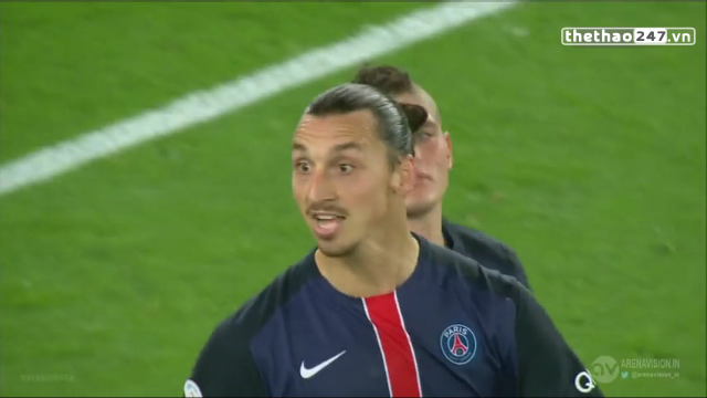 VIDEO: Thủ môn 'phũ phàng' ngăn không cho Ibrahimovic ăn mừng