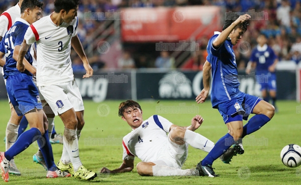 VIDEO: Những pha chơi xấu khiến CĐV Thái phẫn nộ của U19 Hàn Quốc
