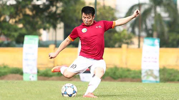 VIDEO: Văn Quyến sút phạt thành bàn trong ngày tái xuất sân cỏ