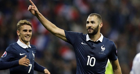 Benzema báo tin buồn cho Real Madrid