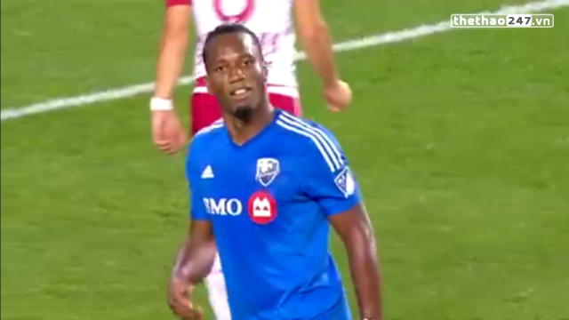 VIDEO: Xem Drogba 'yểm bùa' trái bóng khiến đối phương sút trượt penalty