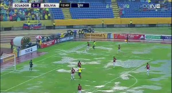 VIDEO: Cách duy nhất để khắc chế tốc độ khủng khiếp của Antonio Valencia