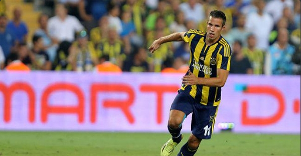 VIDEO: Siêu phẩm sút phat đẳng cấp của Van Persie ở giải VĐQG Thổ Nhĩ Kỳ