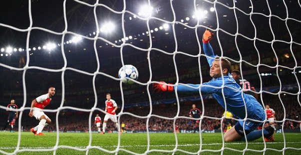 VIDEO: Pha đổ người khiến fan Arsenal mừng hụt của Manuel Neuer