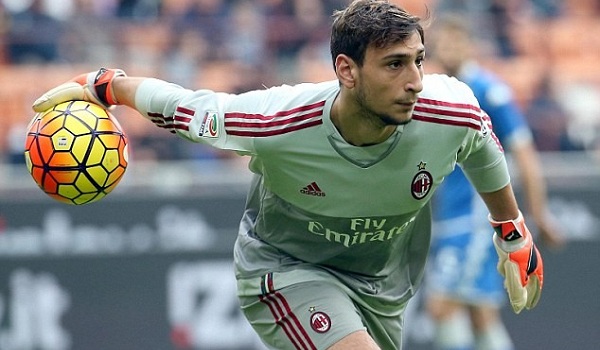 Milan ra mắt thủ môn trẻ nhất lịch sử Serie A
