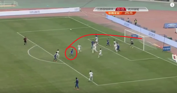 VIDEO: Siêu phẩm ngả bàn đèn khó tin ở giải VĐQG Trung Quốc