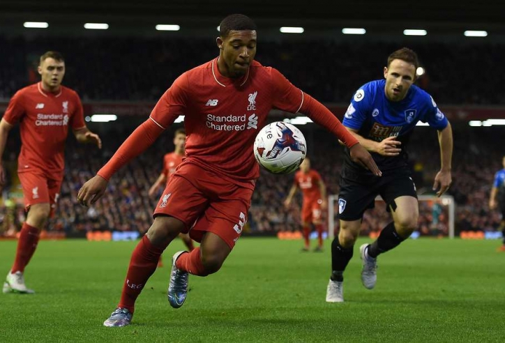 VIDEO: Sao trẻ Liverpool xỏ háng cực ảo theo phong cách Thierry Henry