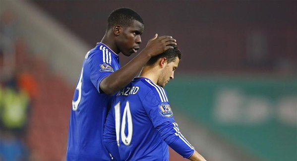 VIDEO: HLV Mourinho 'không thèm' nhìn mặt khi thay Hazard ra sân