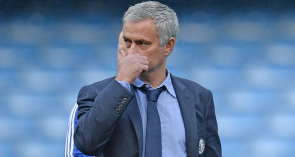 Lộ danh tính cầu thủ bán đứng HLV Mourinho