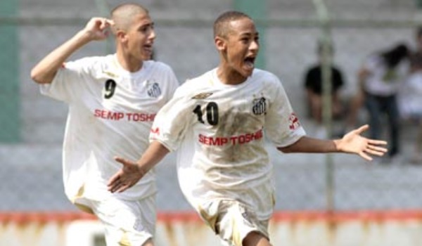 VIDEO: Bài tập tốc độ có 1 không 2 của Neymar năm 17 tuổi