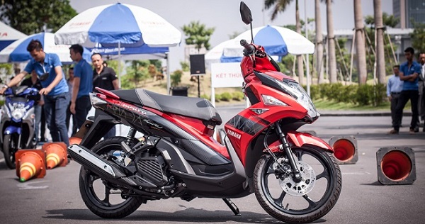 So sánh xe máy Honda Air Blade 125 và Yamaha Nouvo 2015