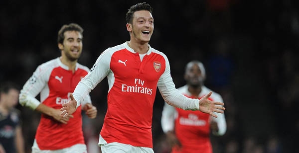 Hạ Dinamo Zagreb, Arsenal sống lại tham vọng đi tiếp