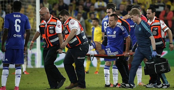 Chelsea có nguy cơ mất Terry ở trận gặp Tottenham