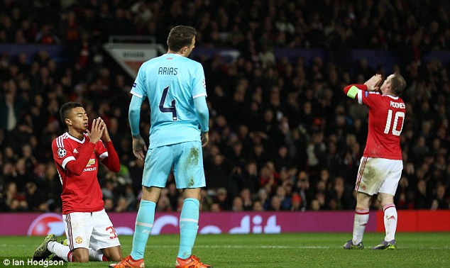 VIDEO: 2 pha bỏ lỡ đáng tiếc của Jese Lingard trước PSV