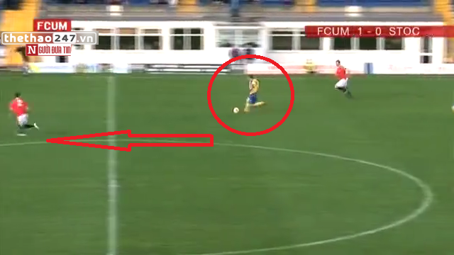 VIDEO: Pha độc diễn ghi bàn từ giữa sân của Jamie Vardy thời vô danh
