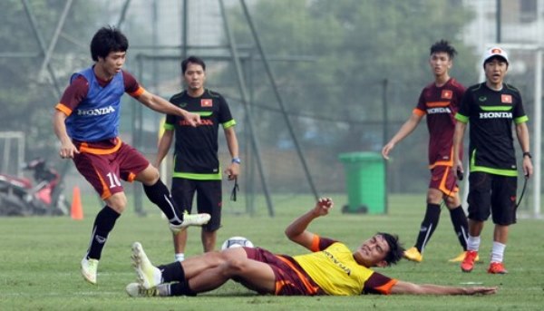 VIDEO: Công Phượng gây ấn tượng ở buổi tập đầu tiên cùng U23 Việt Nam