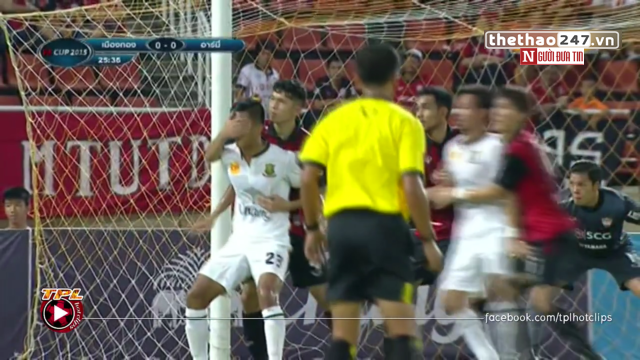 VIDEO: Chiêu kèm người đầy 'sáng tạo' ở giải Thái League