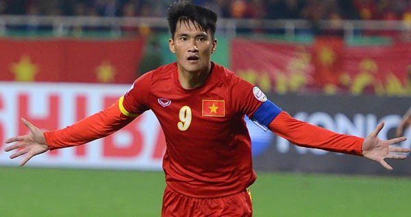 Công Vinh lỡ cơ hội đến Thái Lan vì đòi lót tay quá cao