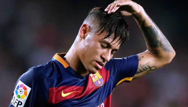 Neymar chấn thương trong ngày nhận giải thưởng cá nhân