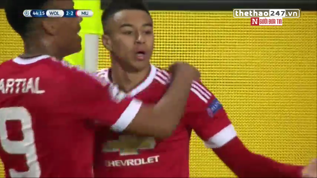 VIDEO: Khi trọng tài biên cũng cố tình 'troll' MU ở trận thua Wolfsburg