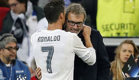 Ronaldo tiết lộ cuộc nói chuyện với HLV PSG