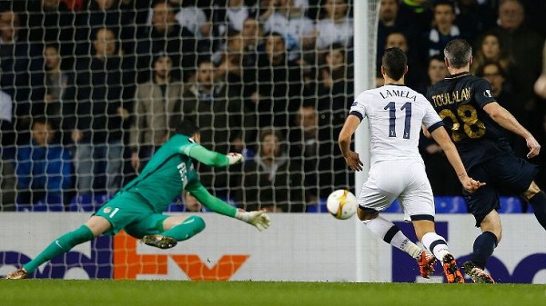 Lamela tỏa sáng, Spurs có trận đại thắng tại White Hart Lane
